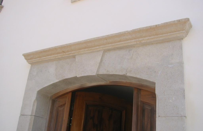 Fabrication d'entourage de porte en pierre 